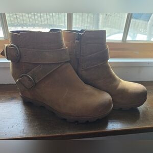 Sorel Tan Ankle Boots with Buckle Straps